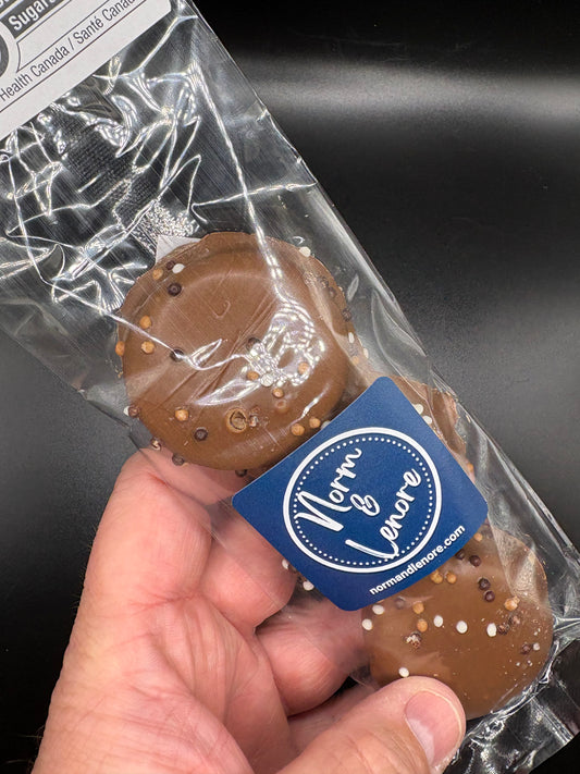 Wholesale Milk Chocolate Coated Cinnamon Bun Oreo